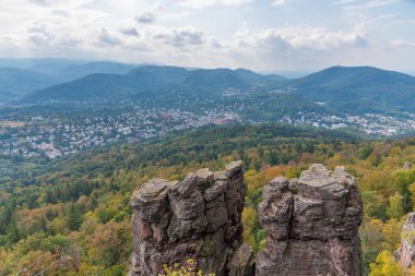 Almanya 'da Baden Baden' e bakan Battert kayaları