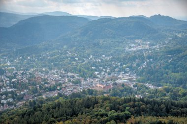 Almanya 'nın Baden Baden şehrinin havadan görünüşü