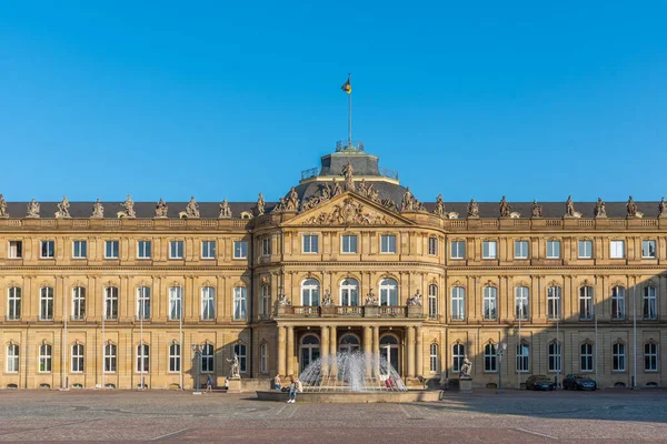 Almanya 'nın Stuttgart kentindeki yeni sarayın manzarası