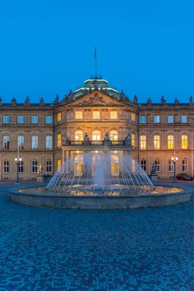 Almanya 'nın Stuttgart kentindeki yeni sarayın günbatımı manzarası