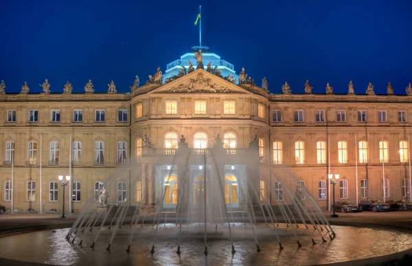 Almanya 'nın Stuttgart kentindeki yeni sarayın günbatımı manzarası