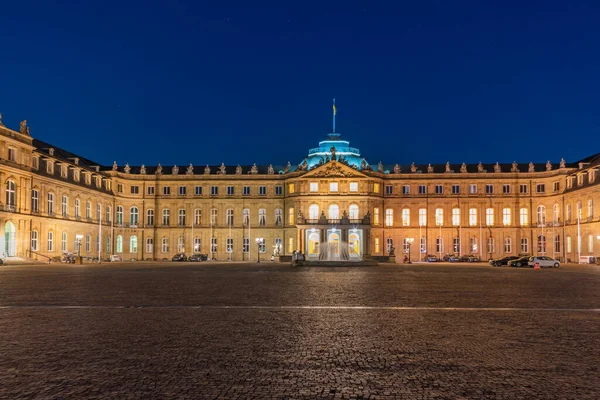 Almanya 'nın Stuttgart kentindeki yeni sarayın günbatımı manzarası