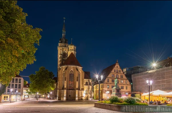 德国斯图加特Schillerplatz广场的Stiftskirche日落 — 图库照片