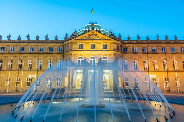 Almanya 'nın Stuttgart kentindeki yeni sarayın gün doğumu manzarası