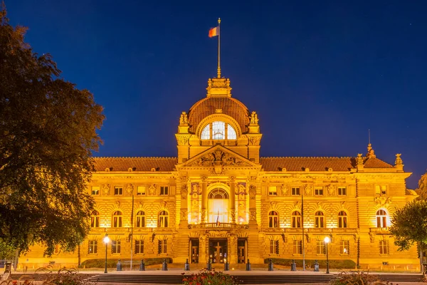 Strasbourg, Fransa 'daki Palais du Rhin' in gece manzarası
