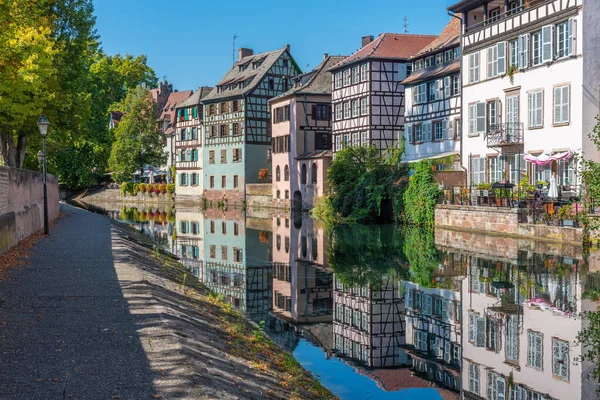 Almanya 'da Strazburg' da Petite France ilçesinde renkli evler