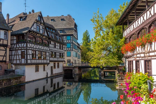 Almanya 'da Strazburg' da Petite France ilçesinde renkli evler