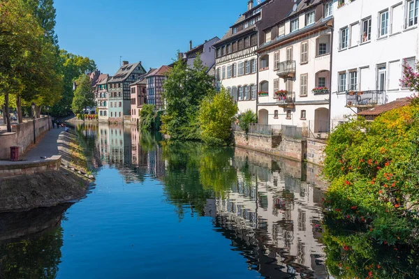 Almanya 'da Strazburg' da Petite France ilçesinde renkli evler