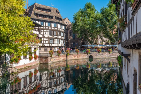 Almanya 'da Strazburg' da Petite France ilçesinde renkli evler