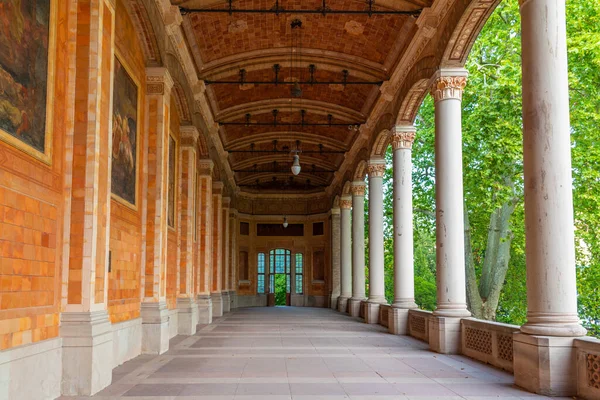 Alman spa kasabası Baden Baden 'deki Trinkhalle binası.