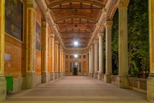 Vista Notturna Del Porticato Nell Edificio Trinkhalle Nella Città Termale — Foto Stock