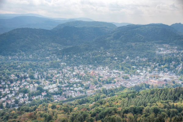 Almanya 'nın Baden Baden şehrinin havadan görünüşü