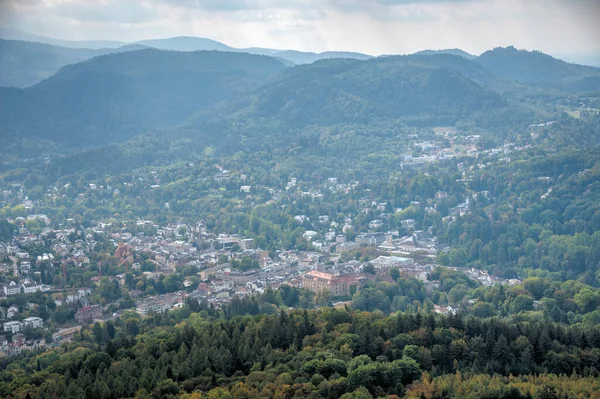 Almanya 'nın Baden Baden şehrinin havadan görünüşü