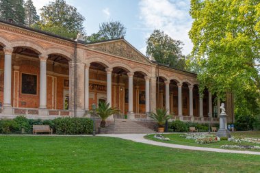 Alman spa kasabası Baden Baden 'deki Trinkhalle binası.