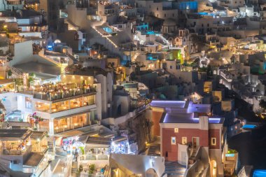 Thira / Fira, Santorini, Yunanistan 'ın gece hava görüntüsü