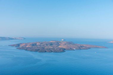 Yunanistan 'ın Santorini kenti yakınlarındaki Nea Kameni adasının hava manzarası