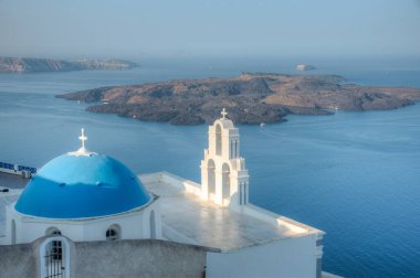 Yunanistan 'daki Nea Kameni adasına bakan Kutsal Bakire Meryem Kilisesi' nin varsayımı