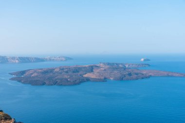 Yunanistan 'ın Santorini kenti yakınlarındaki Nea Kameni adasının hava manzarası