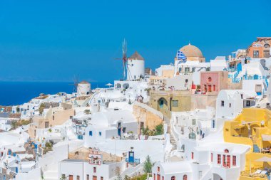 Yunanistan 'ın Santorini adasındaki Oia köyü üzerinde popüler manzara