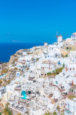 Yunanistan 'ın Santorini adasındaki Oia köyü üzerinde popüler manzara