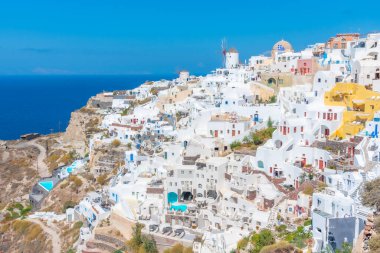 Yunanistan 'ın Santorini adasındaki Oia köyü üzerinde popüler manzara