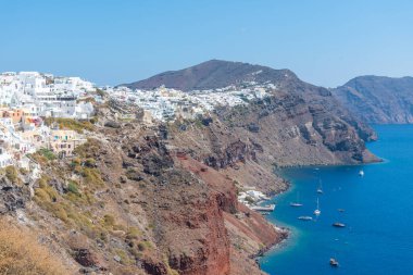 Yunanistan 'daki Santorini adasının kayalıkları