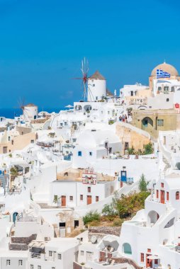 Yunanistan 'ın Santorini adasındaki Oia köyü üzerinde popüler manzara