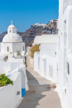 Yunanistan 'ın Santorini Adası, Fira' da Beyazyıkanmış cadde
