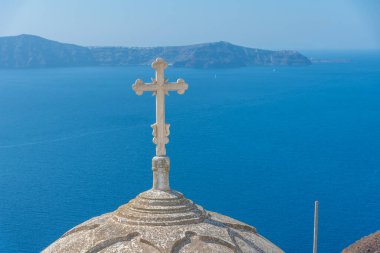 Ege Denizi 'ne bakan Thira Kilisesi, Yunanistan