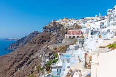 Yunanistan 'ın Santorini kentindeki Skaros rock ve Firostefani köyü