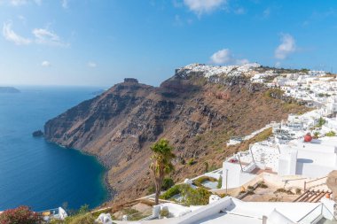 Yunanistan 'ın Santorini kentindeki Skaros rock ve Imerovigli köyü