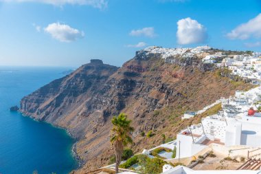 Yunanistan 'ın Santorini kentindeki Skaros rock ve Imerovigli köyü