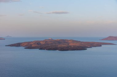 Yunanistan 'ın Santorini kenti yakınlarındaki Nea Kameni adasının hava manzarası