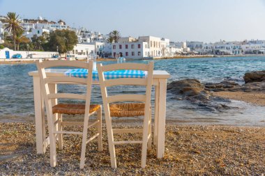 Yunanistan 'ın eski Mykonos limanına bakan restoran
