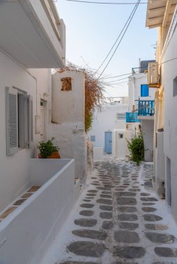 Yunanistan 'ın eski Mykonos kentindeki White Caddesi