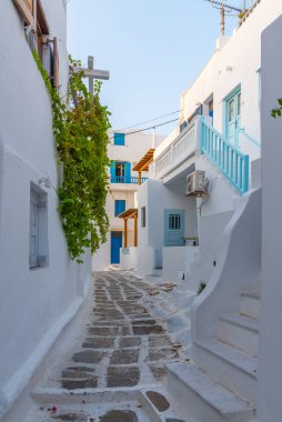 Yunanistan 'ın eski Mykonos kentindeki White Caddesi