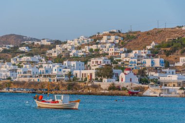 Yunanistan 'daki eski Mykonos limanının manzarası