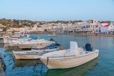 Yunanistan 'daki eski Mykonos limanının manzarası