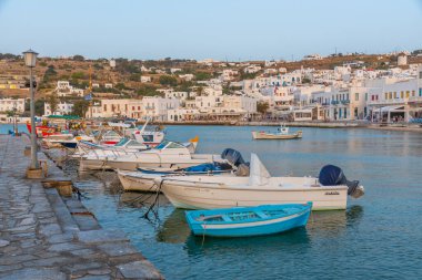 Yunanistan 'daki eski Mykonos limanının manzarası