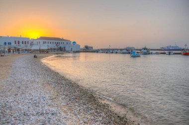 Yunanistan 'ın Mykonos kentinde bir plaj manzarası