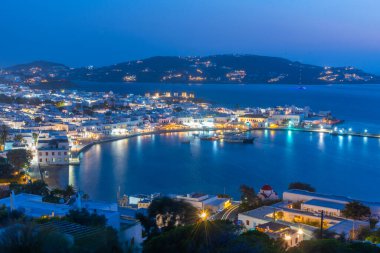 Yunanistan 'da Mykonos üzerinde gün batımı manzarası