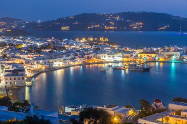 Yunanistan 'da Mykonos üzerinde gün batımı manzarası
