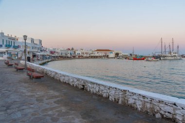 Yunanistan 'daki eski Mykonos limanının rıhtımı