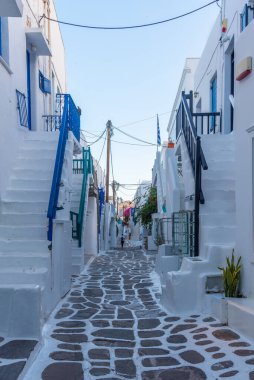 Yunanistan 'ın eski Mykonos kentindeki White Caddesi