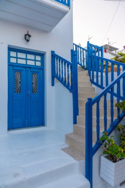 Yunanistan 'ın eski Mykonos kentindeki White Caddesi