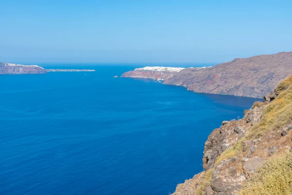 Yunanistan 'ın Oia kenti ile Santorini adasının manzarası