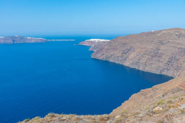 Yunanistan 'ın Oia kenti ile Santorini adasının manzarası