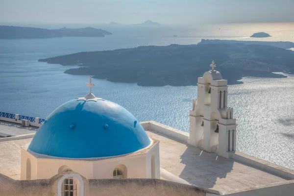 Yunanistan 'daki Nea Kameni adasına bakan Kutsal Bakire Meryem Kilisesi' nin varsayımı