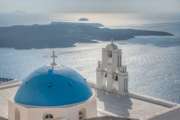 Yunanistan 'daki Nea Kameni adasına bakan Kutsal Bakire Meryem Kilisesi' nin varsayımı