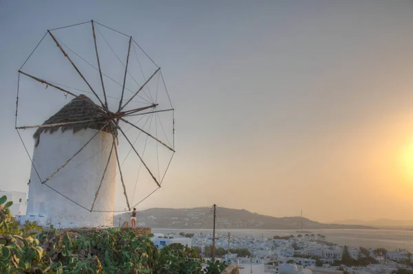 Vitt Väderkvarn Mykonos Grekland — Stockfoto